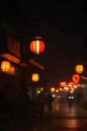 影片《旧码头纪事》海报，锈迹斑斑的码头栈桥伸向水面